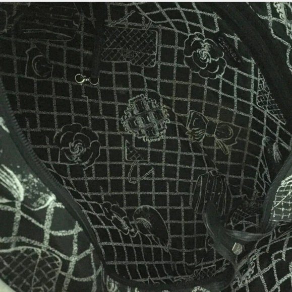 CHANEL Large White Leather '31 Rue Cambon' Tote Bag - Picture 11 of 11